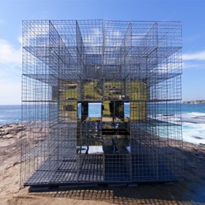 miroir-architecture-installation-artistique-miroir-la-cabane-de-plage-australienne-reinterpretee-par-neon-0