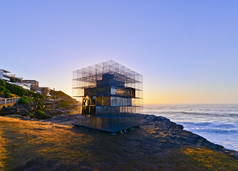 miroir-architecture-installation-artistique-miroir-la-cabane-de-plage-australienne-reinterpretee-par-neon-2