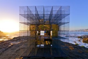 miroir-architecture-installation-artistique-miroir-la-cabane-de-plage-australienne-reinterpretee-par-neon-3