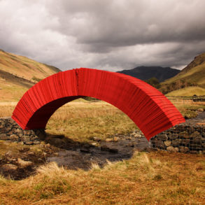 paperbridge-installation-artistique-in-situ-steve-messam-0