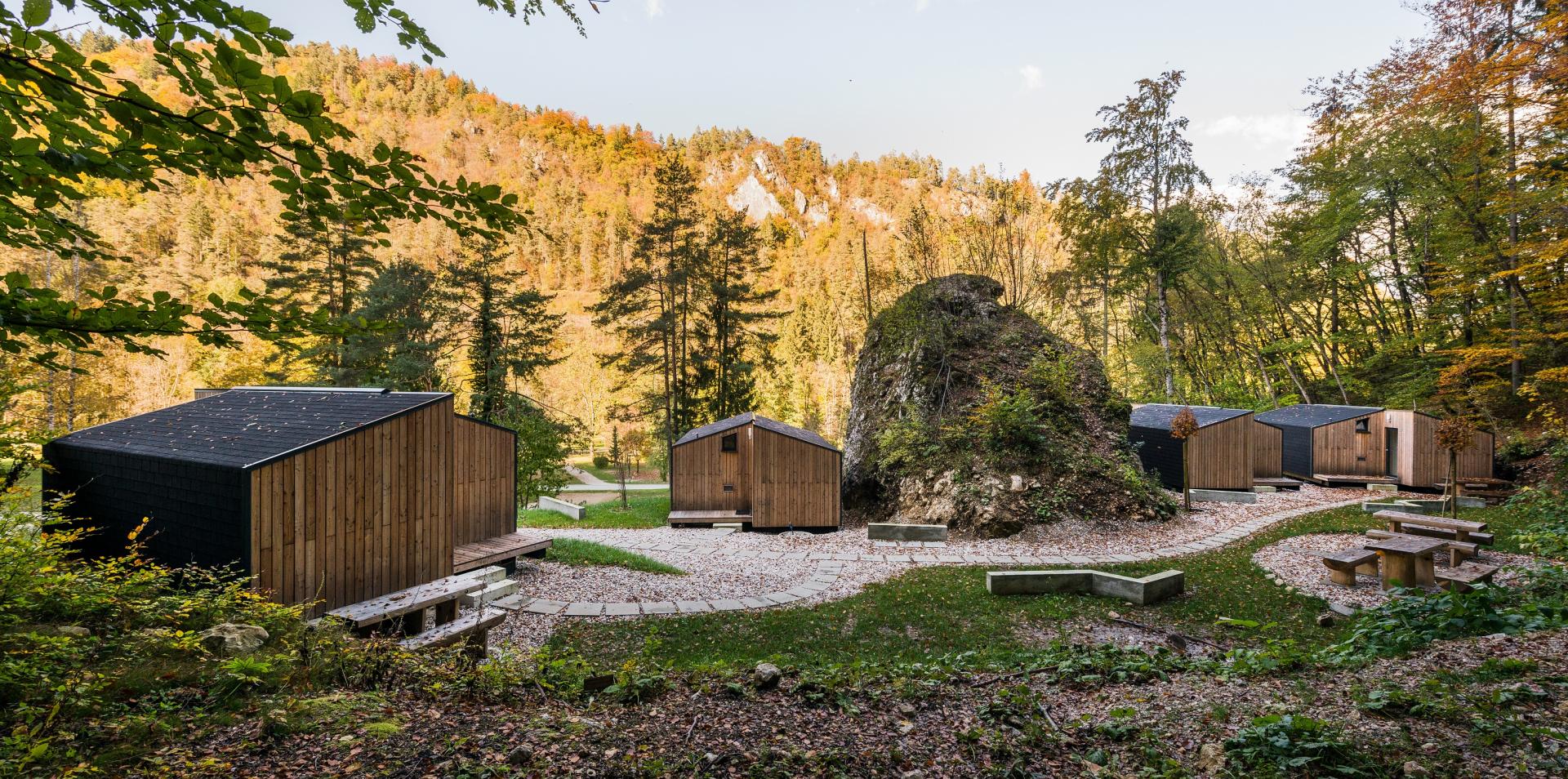 cabane-mini-chalet-montagne-ekokoncept-for-4-0 maison-prefabriquee-contemporaine-ecologique-en-bois