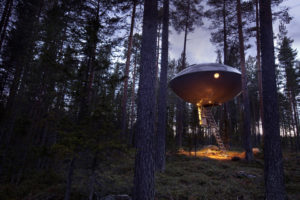 chambre-hotel-science-fiction-vaisseau-spatial-ovni-ufo-treehotel-3