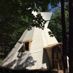 melange-entre-tipi-amerindien-tiny-house-