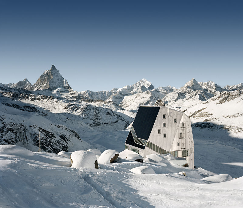 la-mini-maison-la-cabane-mont-rose-refuge-durable-alpes-10